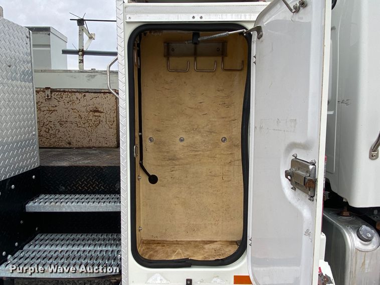 image for item JN9096 2007 Sterling Acterra  bucket truck