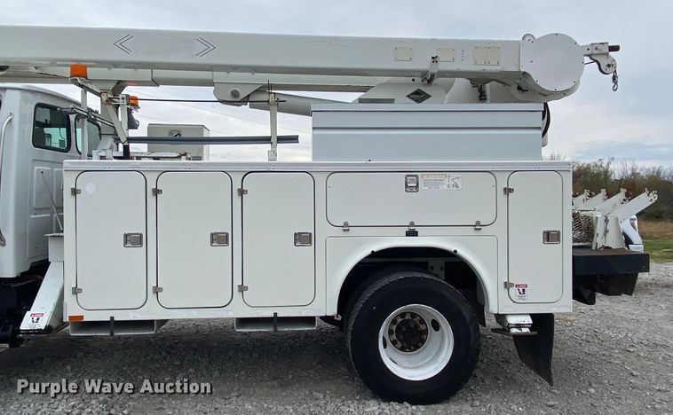 image for item JN9096 2007 Sterling Acterra  bucket truck