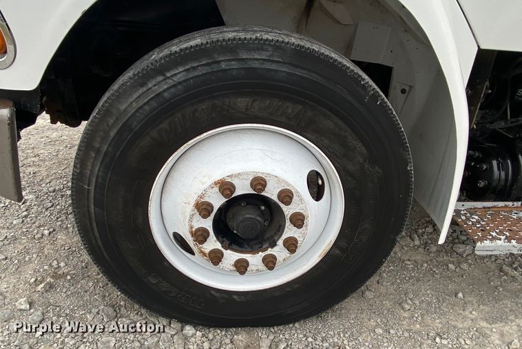 image for item JN9096 2007 Sterling Acterra  bucket truck