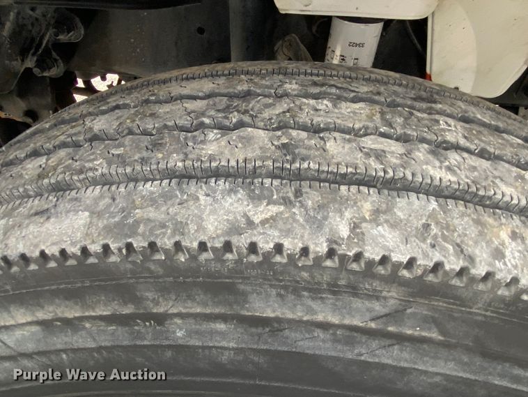 image for item JN9096 2007 Sterling Acterra  bucket truck