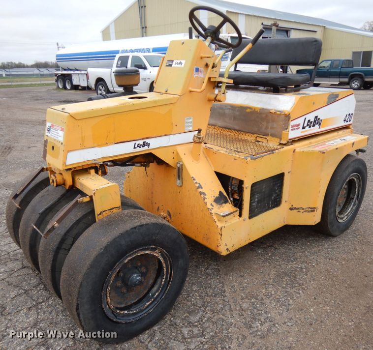 image for item JS9523 LeeBoy 420  pneumatic roller