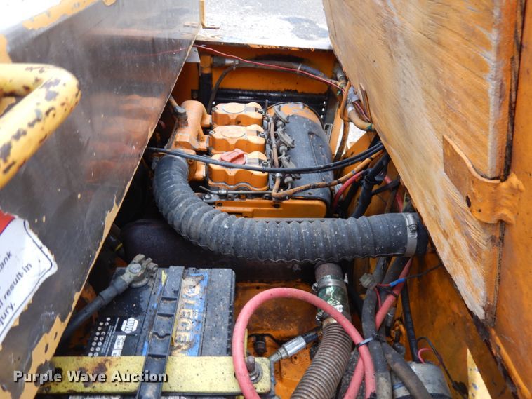 image for item JS9523 LeeBoy 420  pneumatic roller