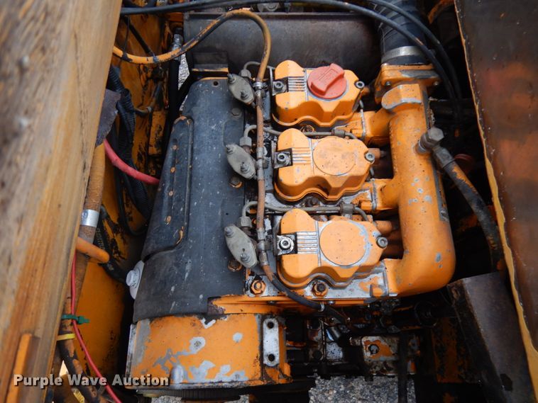 image for item JS9523 LeeBoy 420  pneumatic roller