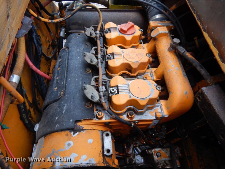 image for item JS9523 LeeBoy 420  pneumatic roller