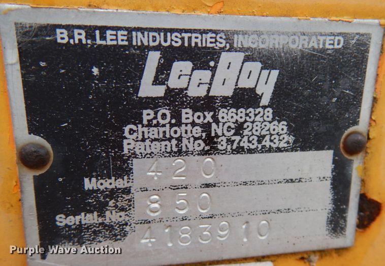 image for item JS9523 LeeBoy 420  pneumatic roller