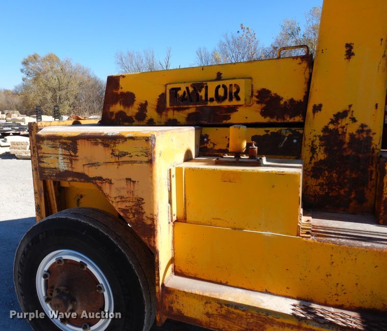 image for item JT9400 1993 Taylor Y-24-BWO  forklift