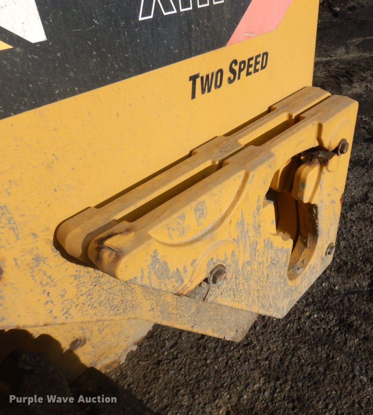 image for item JZ9786 2012 Caterpillar 272D XHP  skid steer loader