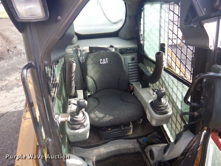 image for item JZ9786 2012 Caterpillar 272D XHP  skid steer loader