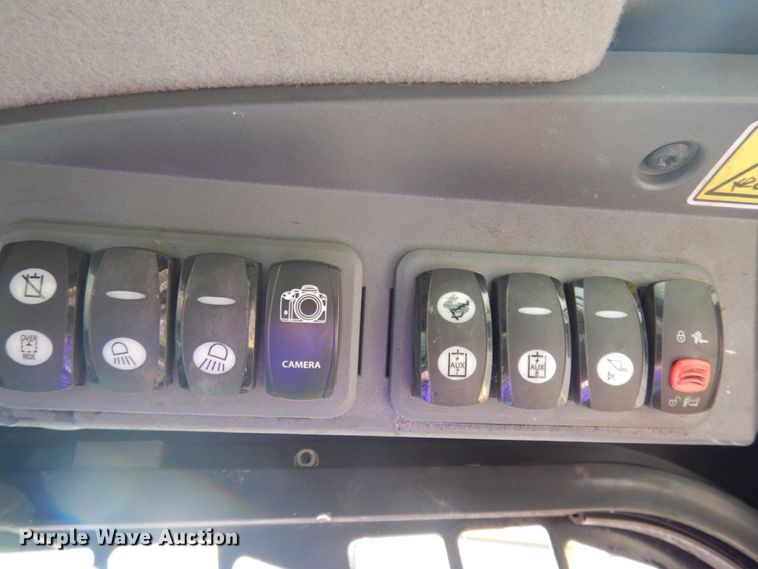 image for item JZ9786 2012 Caterpillar 272D XHP  skid steer loader