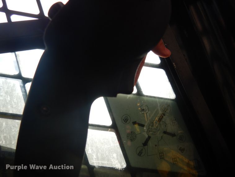 image for item JZ9786 2012 Caterpillar 272D XHP  skid steer loader