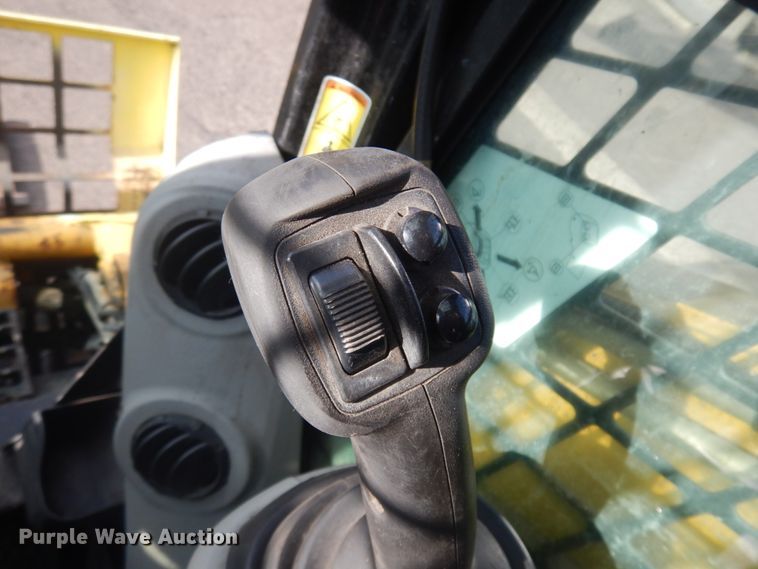 image for item JZ9786 2012 Caterpillar 272D XHP  skid steer loader