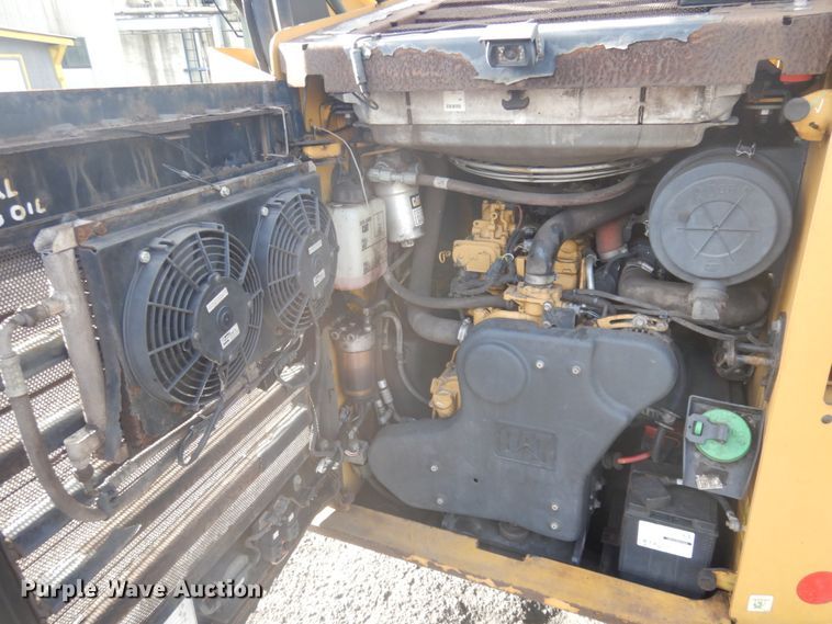 image for item JZ9786 2012 Caterpillar 272D XHP  skid steer loader