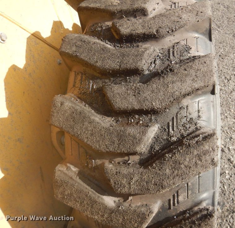 image for item JZ9786 2012 Caterpillar 272D XHP  skid steer loader