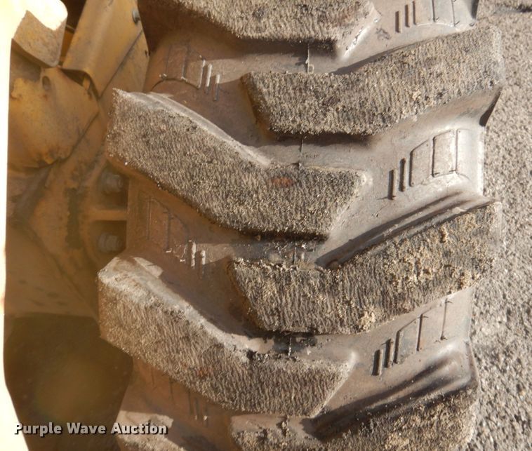 image for item JZ9786 2012 Caterpillar 272D XHP  skid steer loader