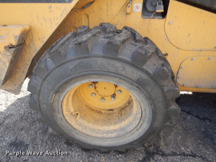 image for item JZ9786 2012 Caterpillar 272D XHP  skid steer loader