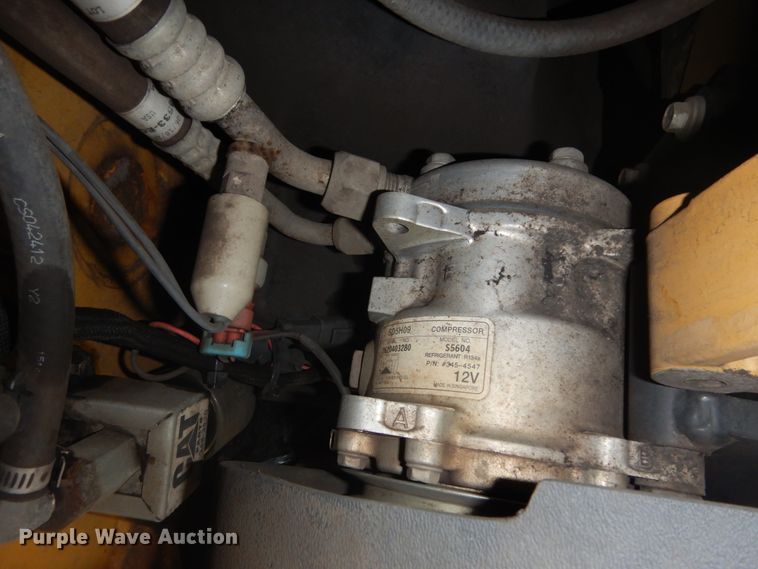 image for item JZ9786 2012 Caterpillar 272D XHP  skid steer loader