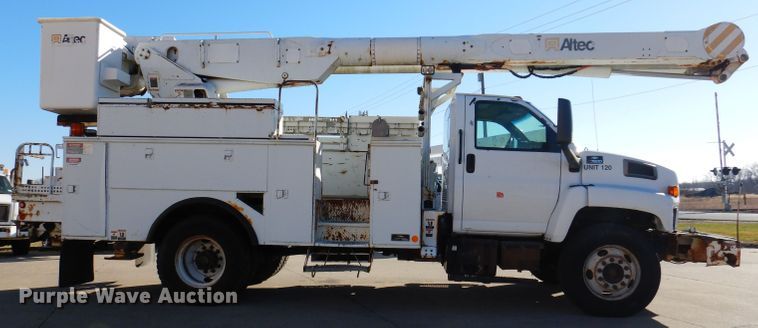 image for item KH9111 2006 Chevrolet C7500  bucket truck