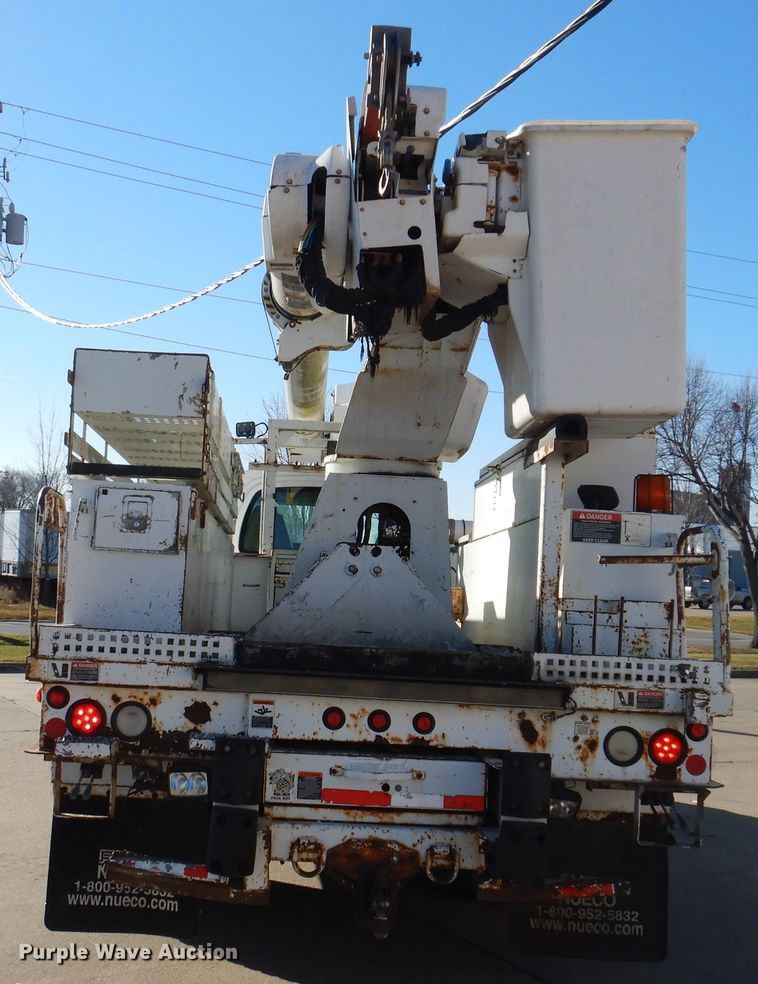 image for item KH9111 2006 Chevrolet C7500  bucket truck