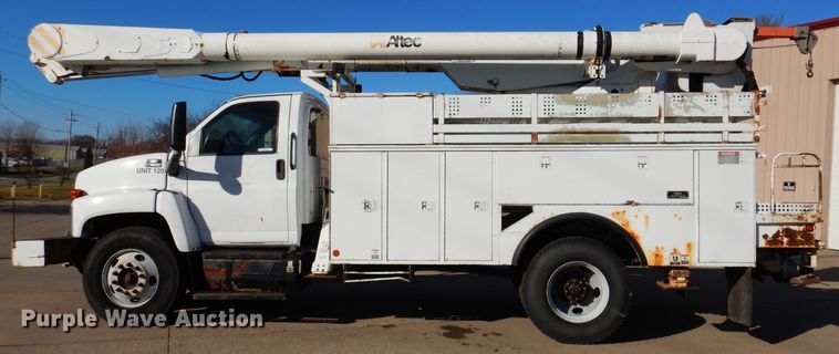 image for item KH9111 2006 Chevrolet C7500  bucket truck