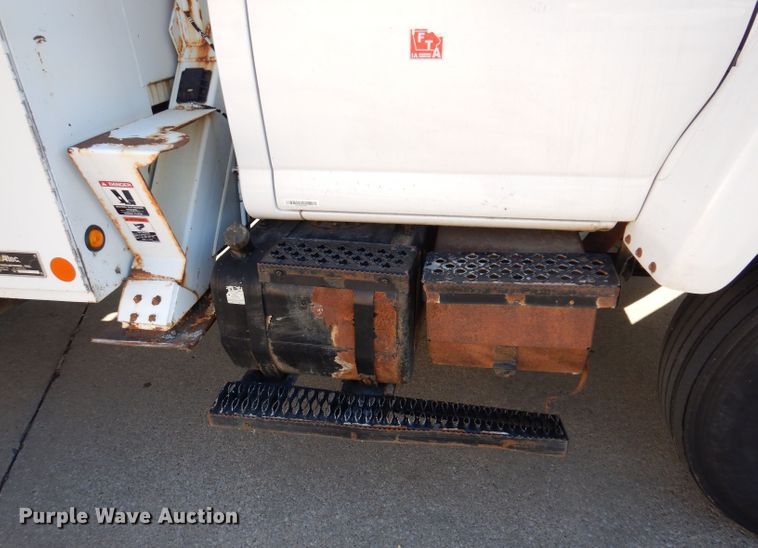 image for item KH9111 2006 Chevrolet C7500  bucket truck