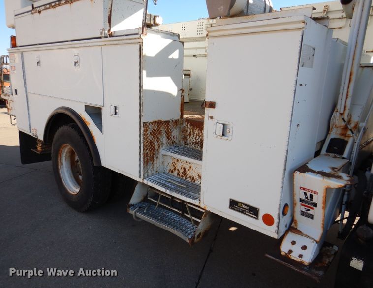 image for item KH9111 2006 Chevrolet C7500  bucket truck