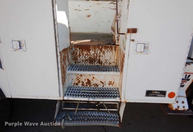 image for item KH9111 2006 Chevrolet C7500  bucket truck