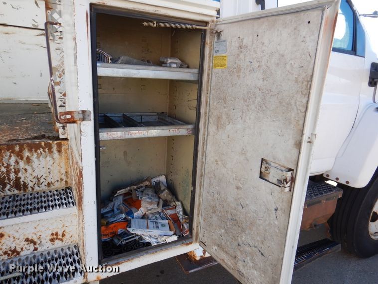 image for item KH9111 2006 Chevrolet C7500  bucket truck