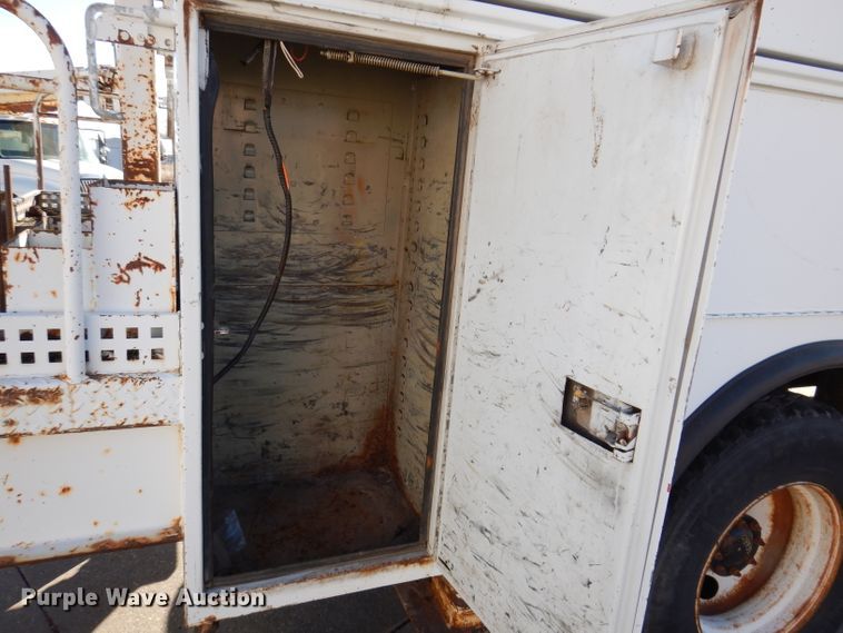 image for item KH9111 2006 Chevrolet C7500  bucket truck