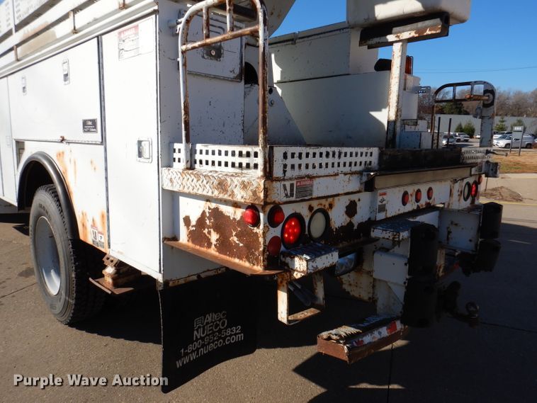 image for item KH9111 2006 Chevrolet C7500  bucket truck