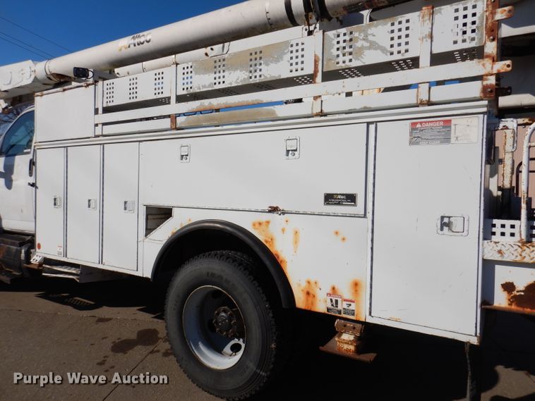 image for item KH9111 2006 Chevrolet C7500  bucket truck