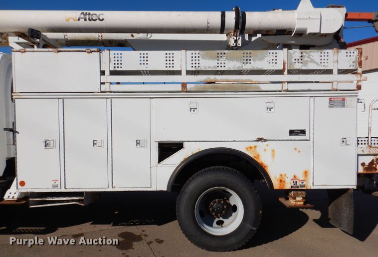 image for item KH9111 2006 Chevrolet C7500  bucket truck