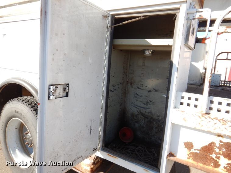 image for item KH9111 2006 Chevrolet C7500  bucket truck