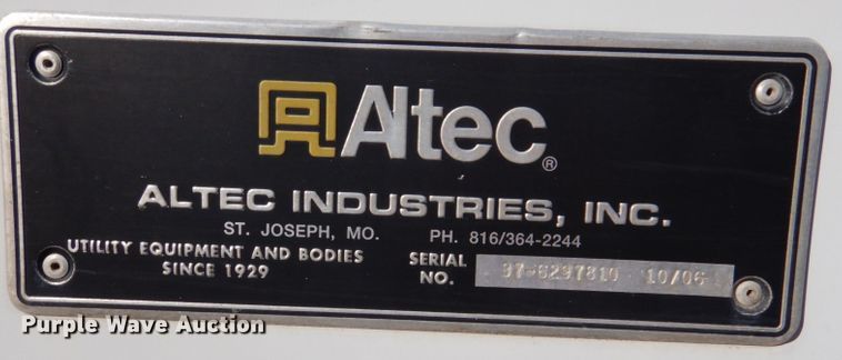 image for item KH9111 2006 Chevrolet C7500  bucket truck