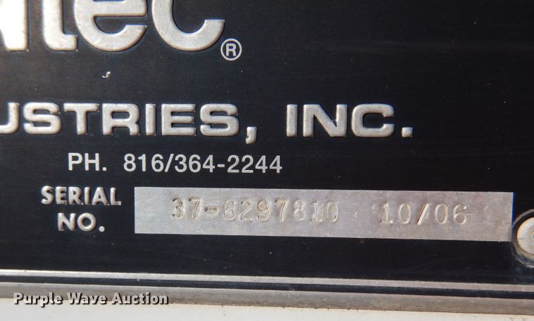 image for item KH9111 2006 Chevrolet C7500  bucket truck