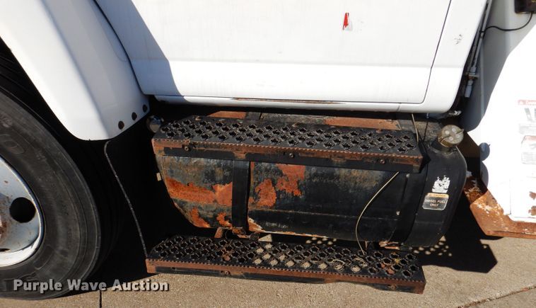 image for item KH9111 2006 Chevrolet C7500  bucket truck