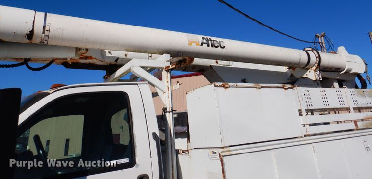 image for item KH9111 2006 Chevrolet C7500  bucket truck