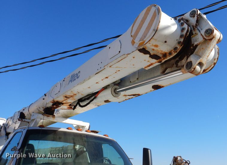 image for item KH9111 2006 Chevrolet C7500  bucket truck