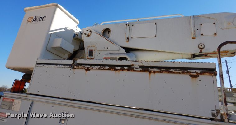 image for item KH9111 2006 Chevrolet C7500  bucket truck