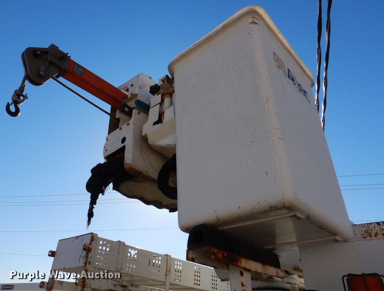 image for item KH9111 2006 Chevrolet C7500  bucket truck