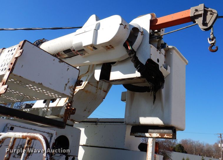 image for item KH9111 2006 Chevrolet C7500  bucket truck