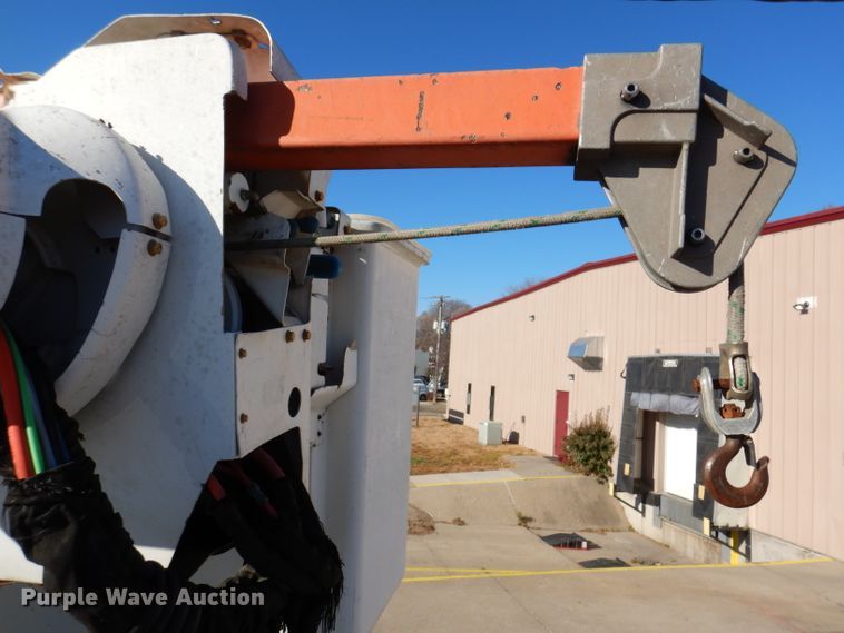 image for item KH9111 2006 Chevrolet C7500  bucket truck