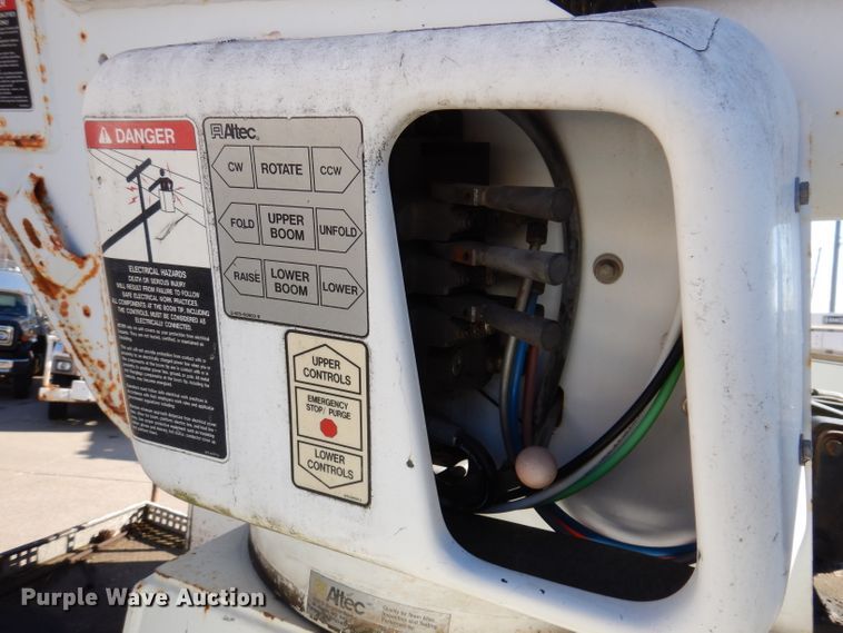 image for item KH9111 2006 Chevrolet C7500  bucket truck