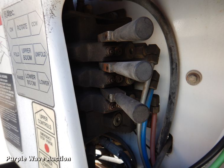 image for item KH9111 2006 Chevrolet C7500  bucket truck