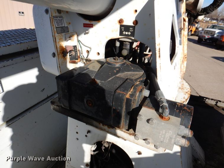 image for item KH9111 2006 Chevrolet C7500  bucket truck