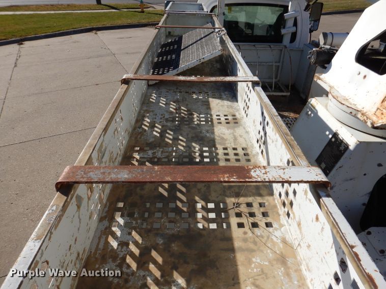 image for item KH9111 2006 Chevrolet C7500  bucket truck