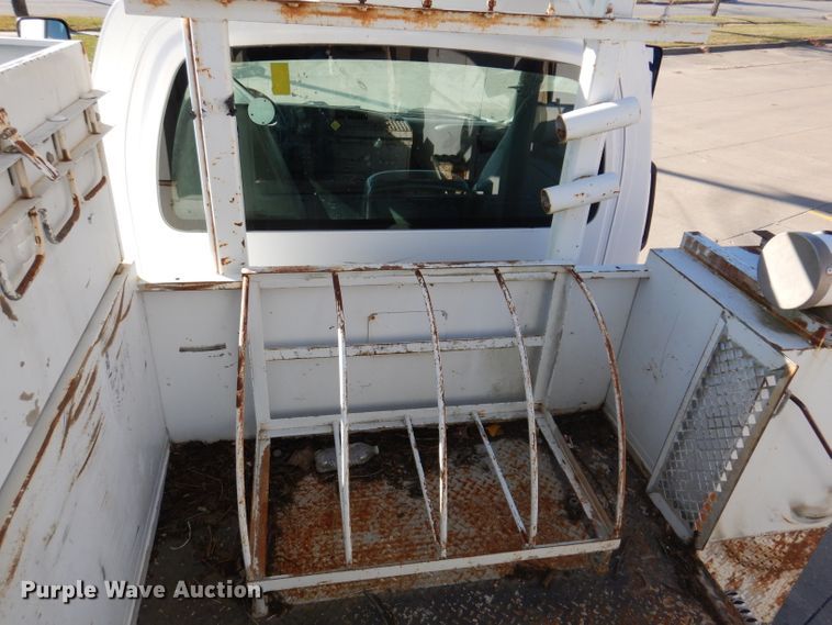 image for item KH9111 2006 Chevrolet C7500  bucket truck