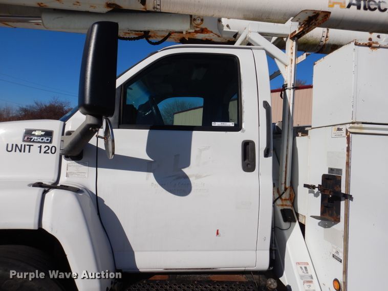 image for item KH9111 2006 Chevrolet C7500  bucket truck