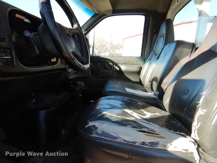 image for item KH9111 2006 Chevrolet C7500  bucket truck