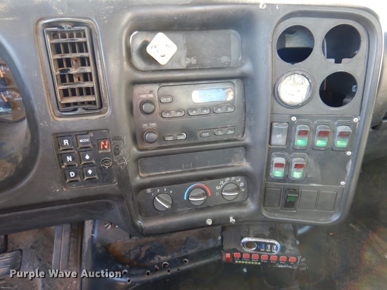 image for item KH9111 2006 Chevrolet C7500  bucket truck