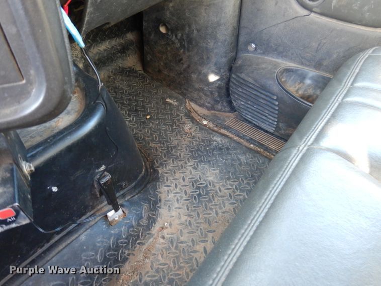 image for item KH9111 2006 Chevrolet C7500  bucket truck